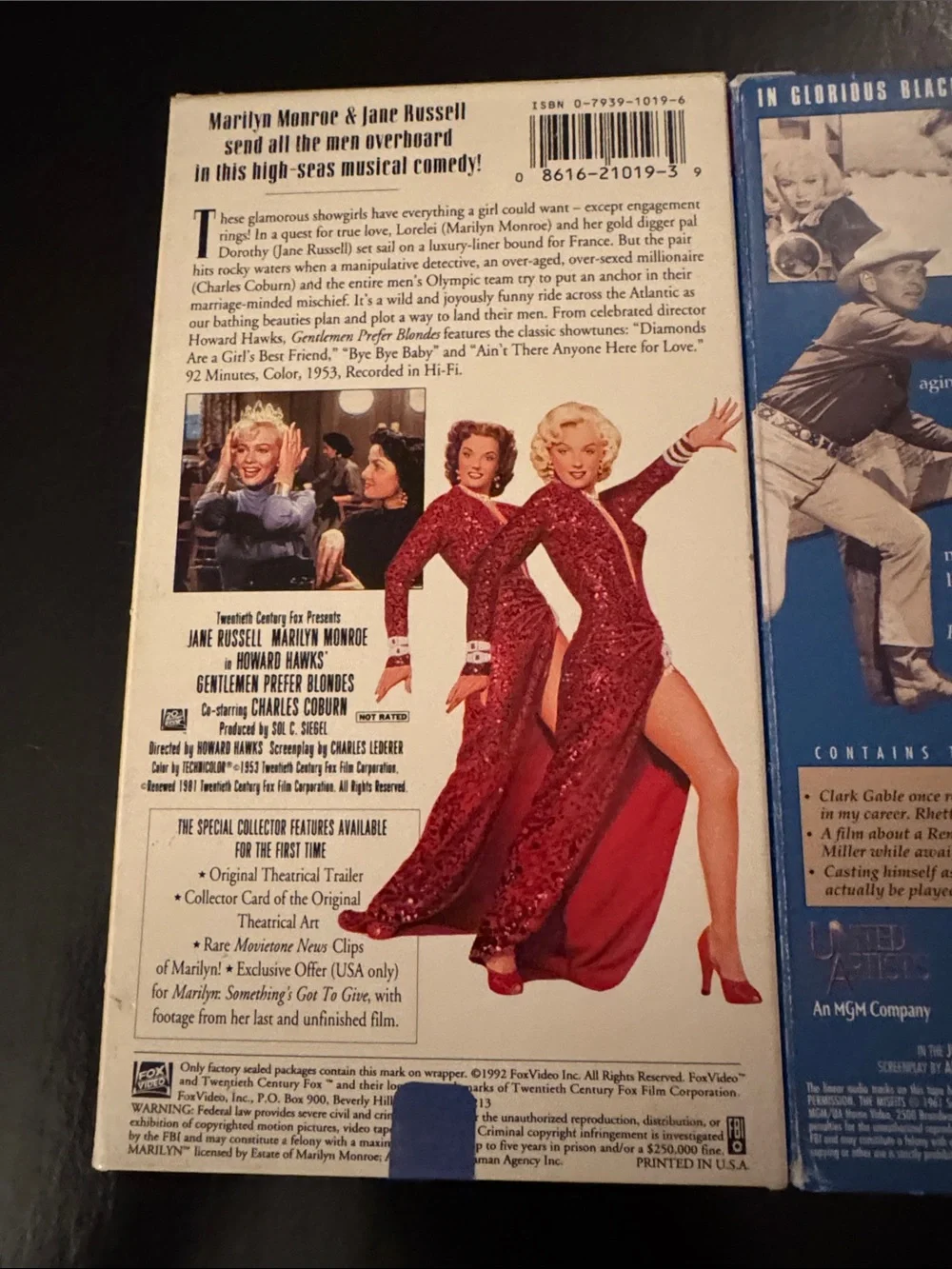 Marilyn Monroe VHS 📼 lot of 2 movies _ The MISFITS & Gentlemen Prefer Blondes 💫